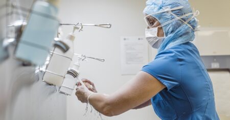 Qual é a diferença entre antissepsia e assepsia?