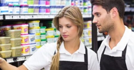 Qual é a Diferença Entre Repositor e Operador de Loja?