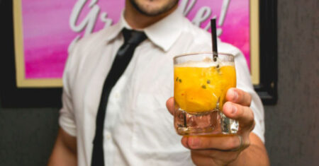 Qual É A Diferença Entre Barman E Bartender?