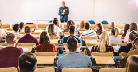 Qual é a diferença entre faculdade e universidade?