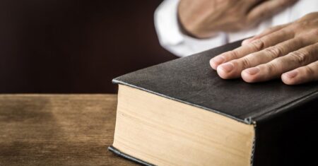 O Que Significa Sonhar Com Uma Pessoa Orando Por Mim?