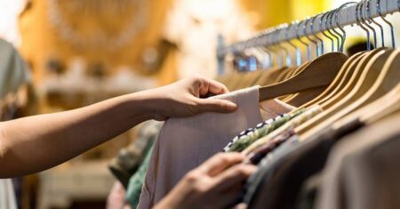 O Que Significa Sonhar Que Está Comprando Roupas?